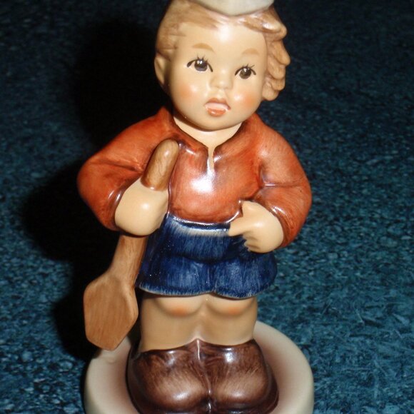 First Mate Goebel Hummel Sailor Nautical Figurine #2148/B - COLLECTIBLE GIFT! - Picture 2 of 8